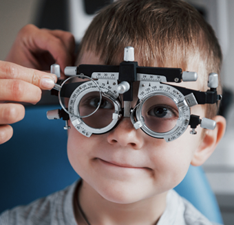 Child with lense measurement  device